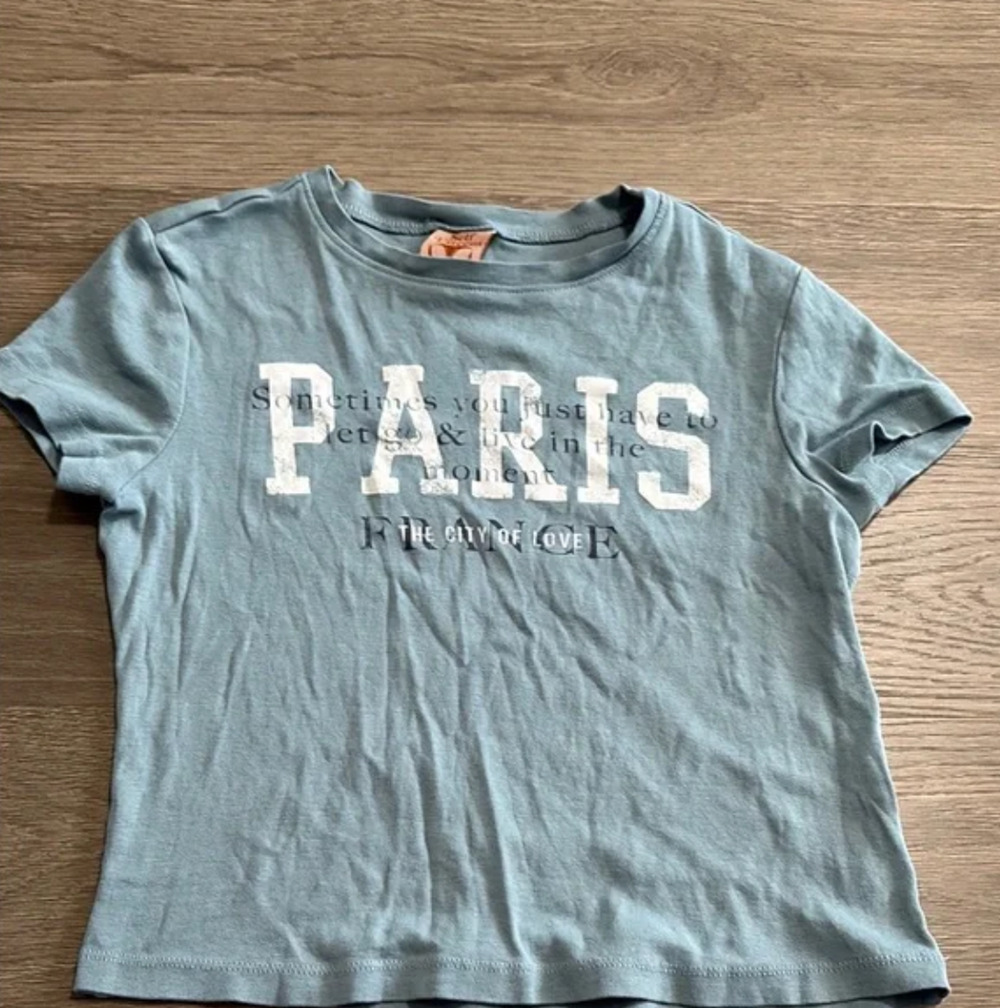 Self Esteem Shirt Medium Blue Paris graphic fitted tee